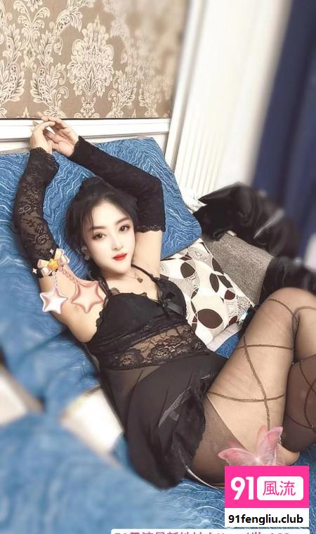 黑丝性感少妇